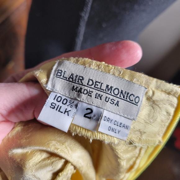 BLAIR DELMONICO 100% SILK GOLD SCROLL PRINT TIERED SKIRT - Picture 4 of 7